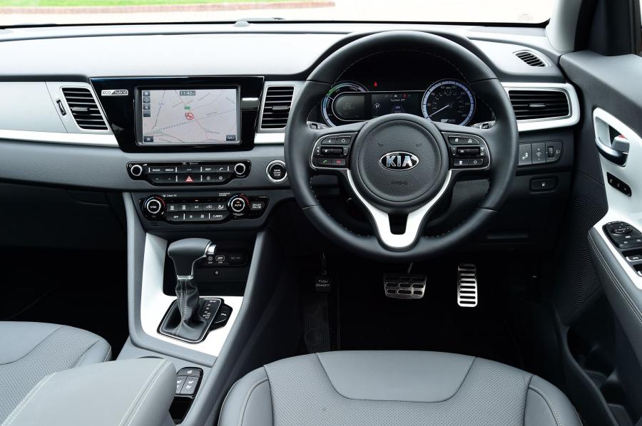 Торпедо Kia Niro 2016 года  (UK) (фото 9 из 31)
